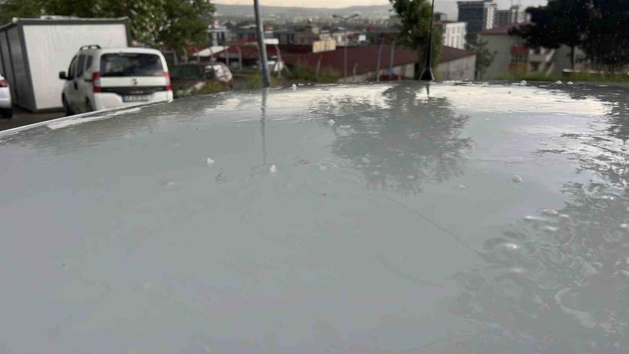 Kahramanmaraş’ta kısa süreli dolu etkili oldu