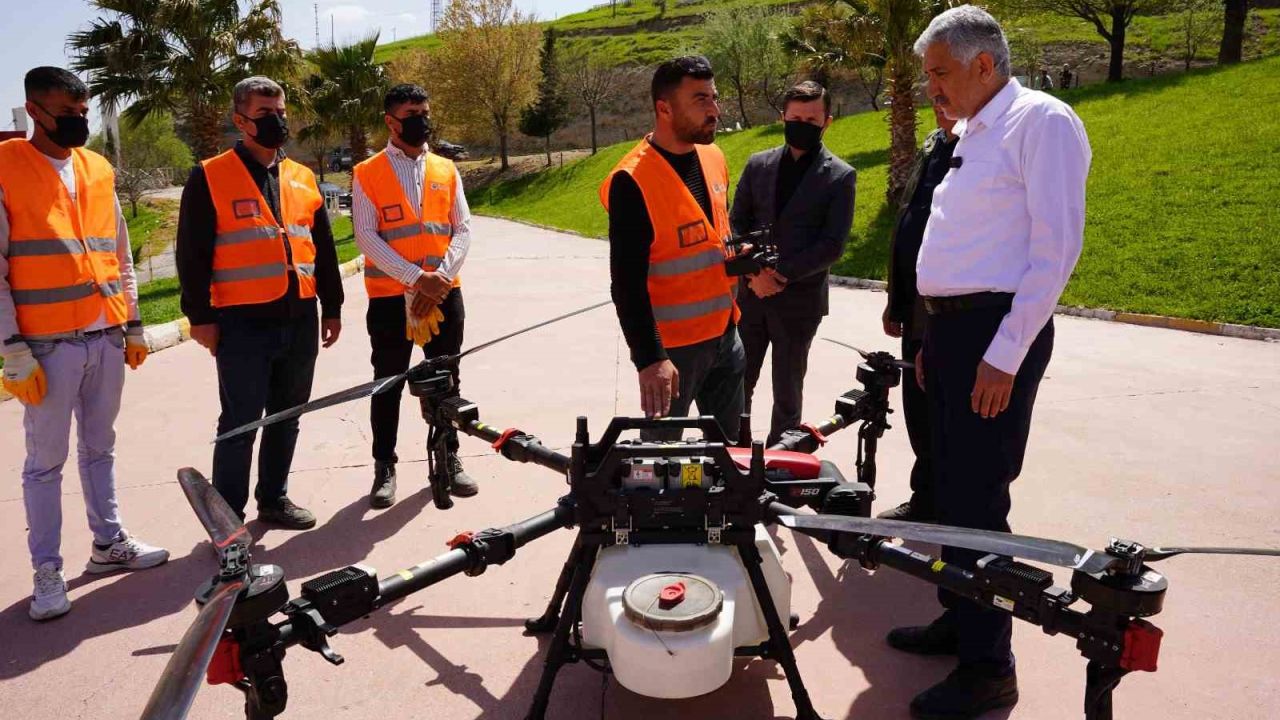 Kahta Belediyesi’nden dron destekli ilaçlama