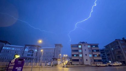 Karabük’te sağanak etkili oldu, şimşekler gökyüzünü aydınlattı