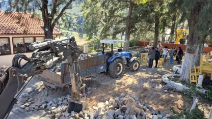 Karaburun’da Nergis Çay Bahçesi’nin çocuk parkı yapılması protesto edildi