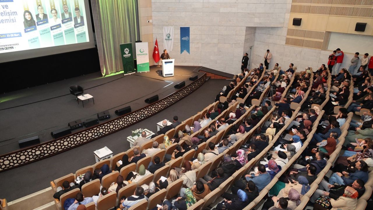 Karatay’da "Evlilik ve Aile Gelişim Akademisi" yoğun ilgiyle sürüyor