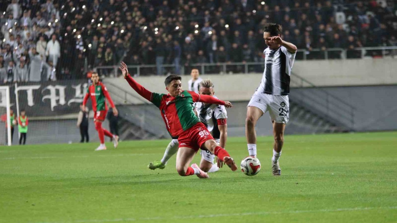 Karşıyaka’nın 20 yaşındaki yıldızı Berat Şahin parlıyor