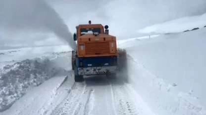 Kars’ta kar ve tipi: Kapalı köy yollar için çalışma başlatıldı