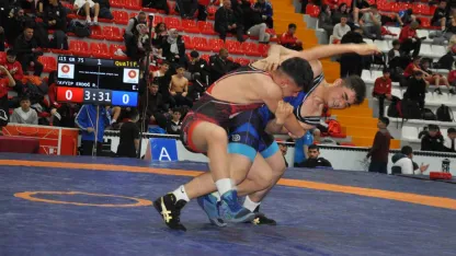 Kars’ta U15 Türkiye Güreş Şampiyonası başladı: Milli takım yolunda kıran kırana mücadele