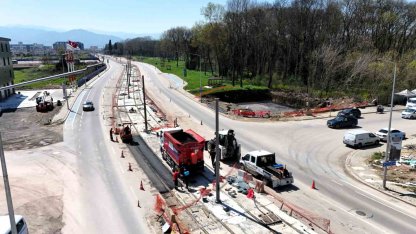 Kartepe Tramvay Hattı’nda duraklar kurulmaya başlandı