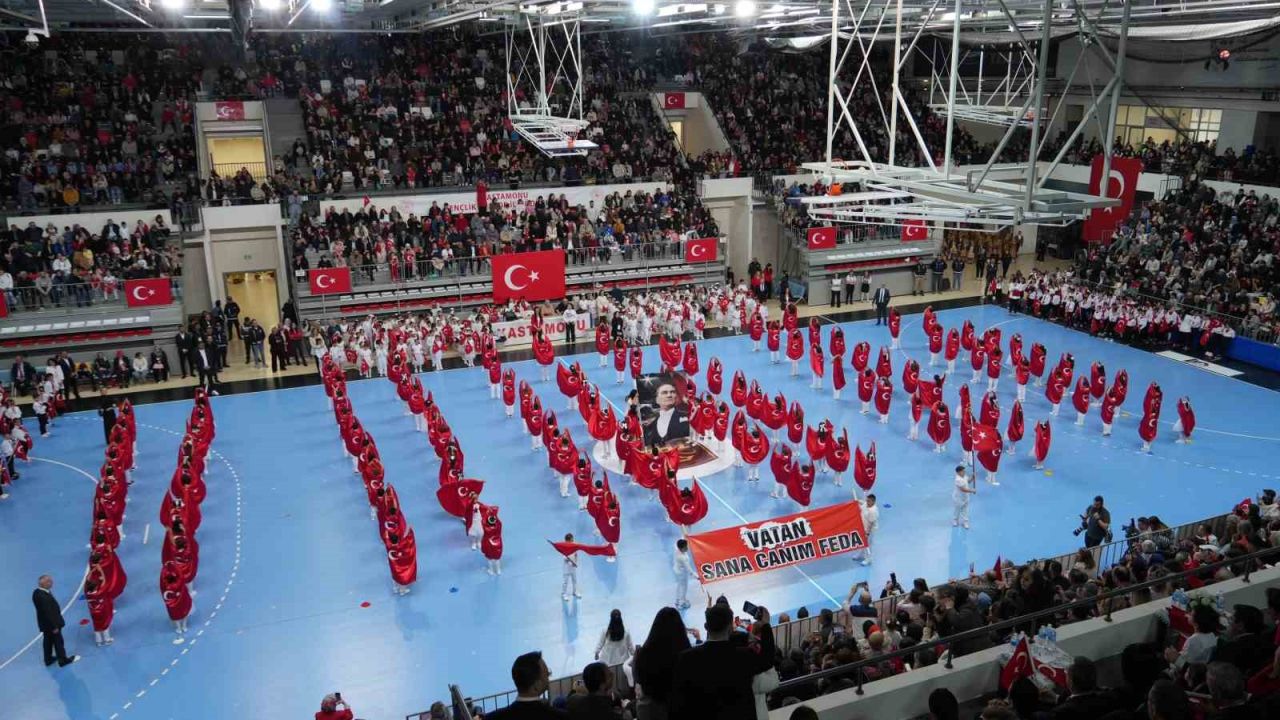 Kastamonu’da 23 Nisan coşkusu: Çocukların gösterileri ayakta alkışlandı