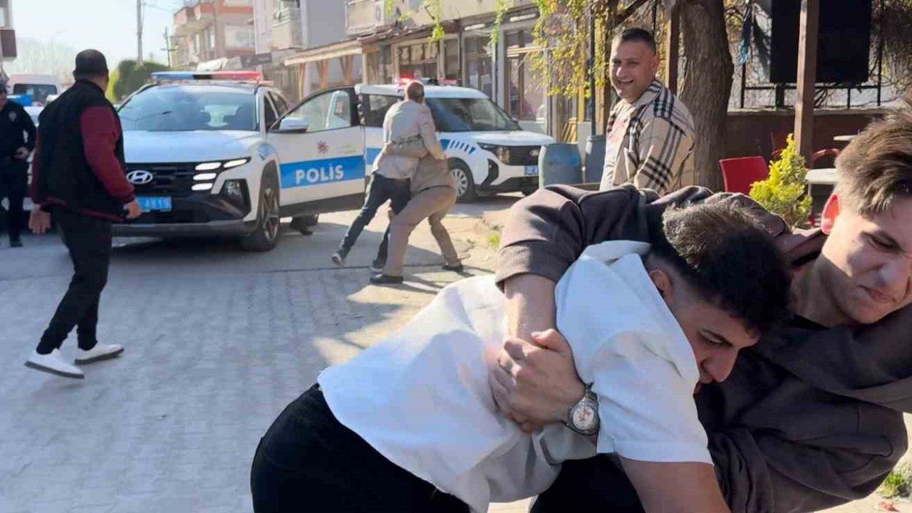 Kavga ihbarına giden polislere sürpriz karşılama