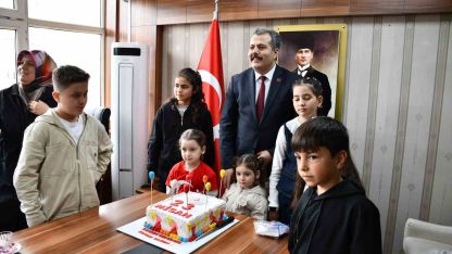 Kaymakamlıktan 23 Nisan’da doğan çocuklar için jest