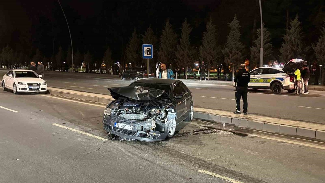 Kayseri’de iki otomobil çarpıştı: 1 yaralı