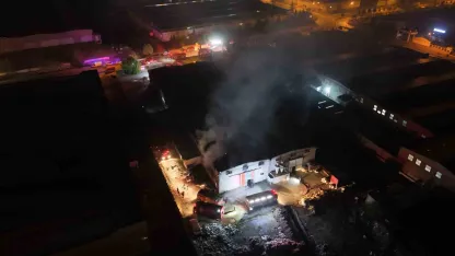 Kayseri’de sünger fabrikasında yangın