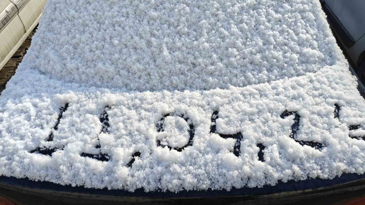 Kayseri’ye Nisan ayında kar yağdı