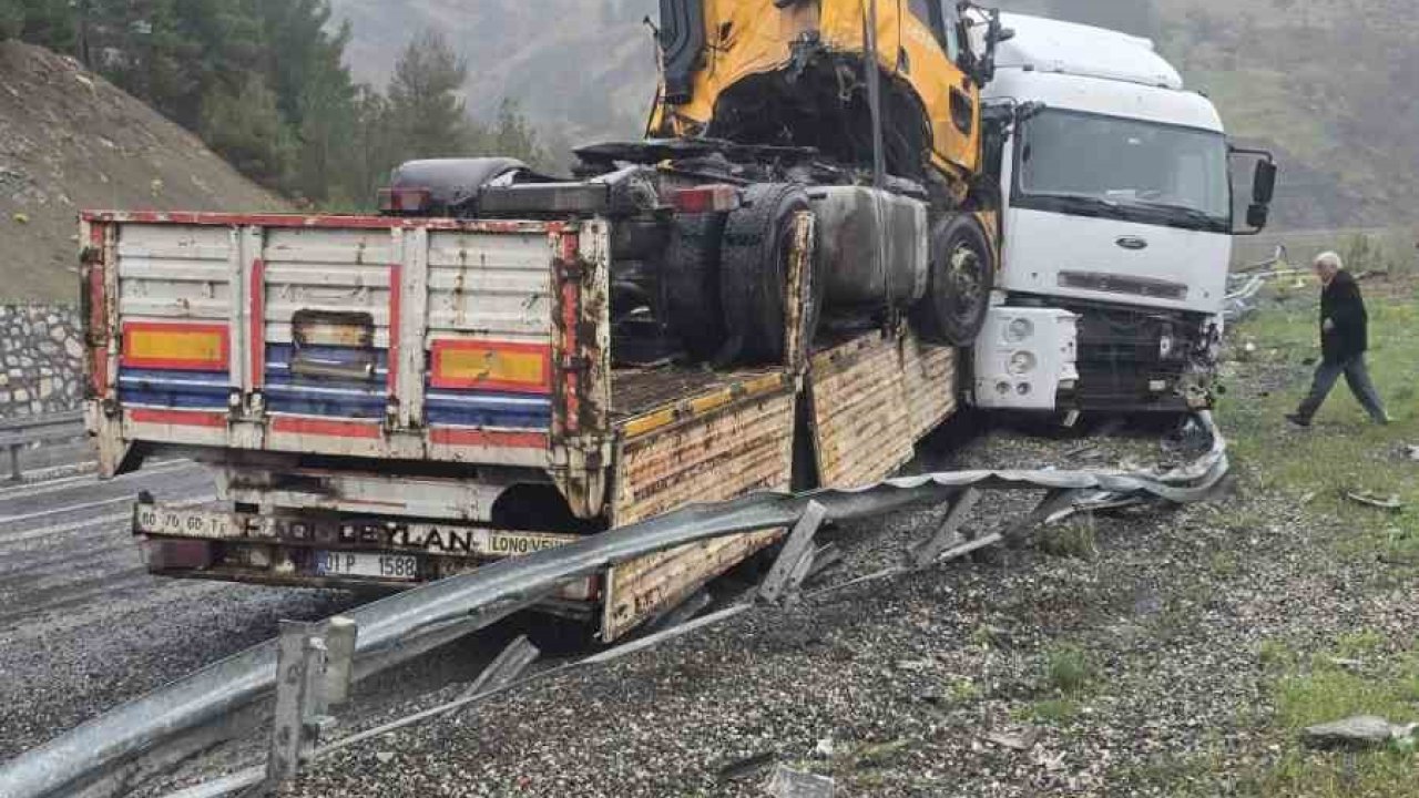 Kaza yapan tırı taşıyordu: O tır da kaza yaptı