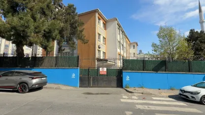 Kırmızı ışık ihlali yapan İETT otobüsü çocuğu altına aldı: O anlar kamerada