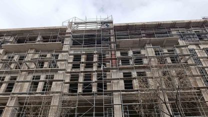 Kırşehir’de 3 işçi maaşlarını alamadıkları iddiasıyla inşaata çıktı