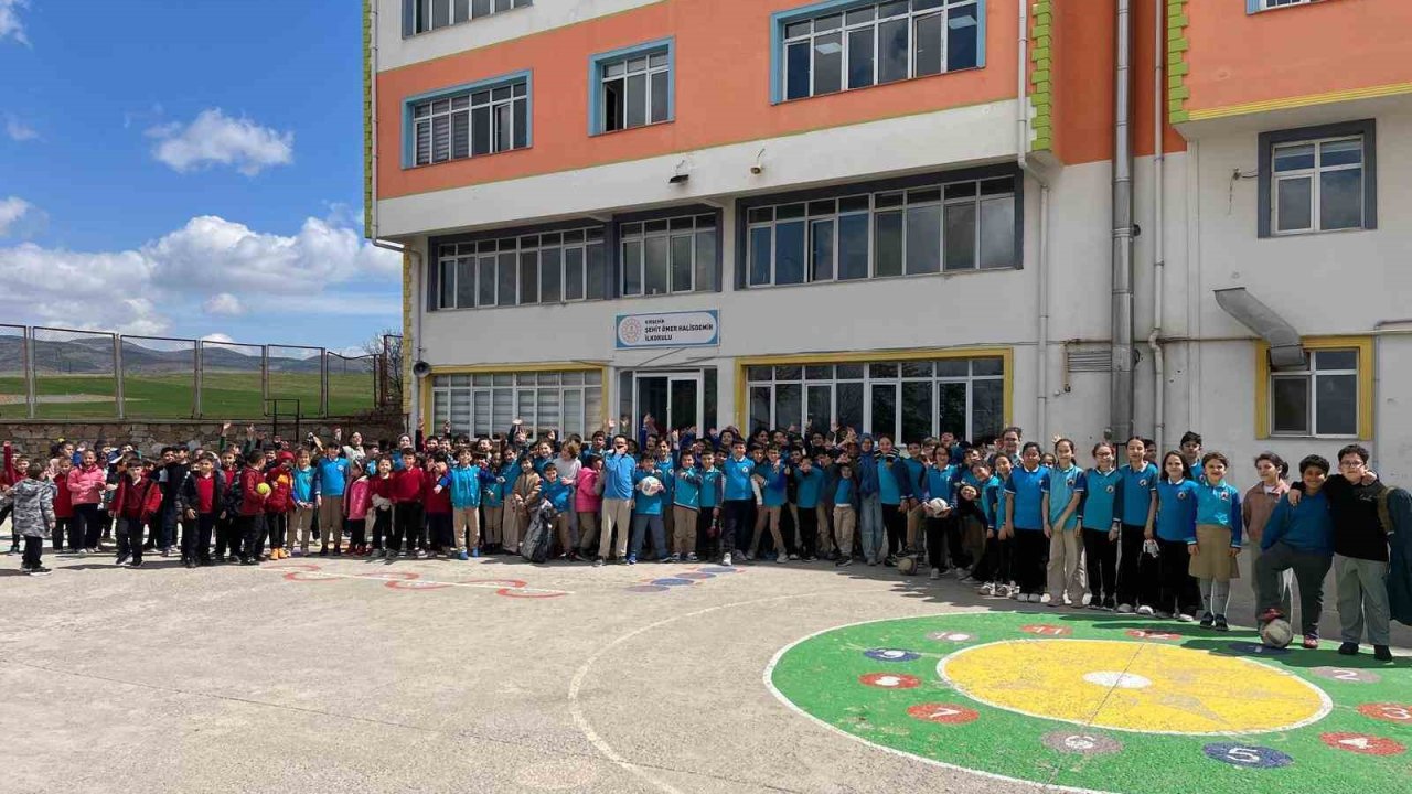 Kırşehir’de öğrenciler Gazze için bağışta bulundu