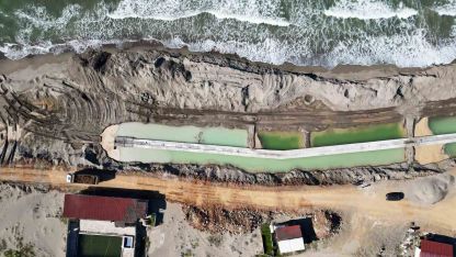 Kıyı erozyonunun tahrip ettiği Karasu sahilinde önlemler alınıyor