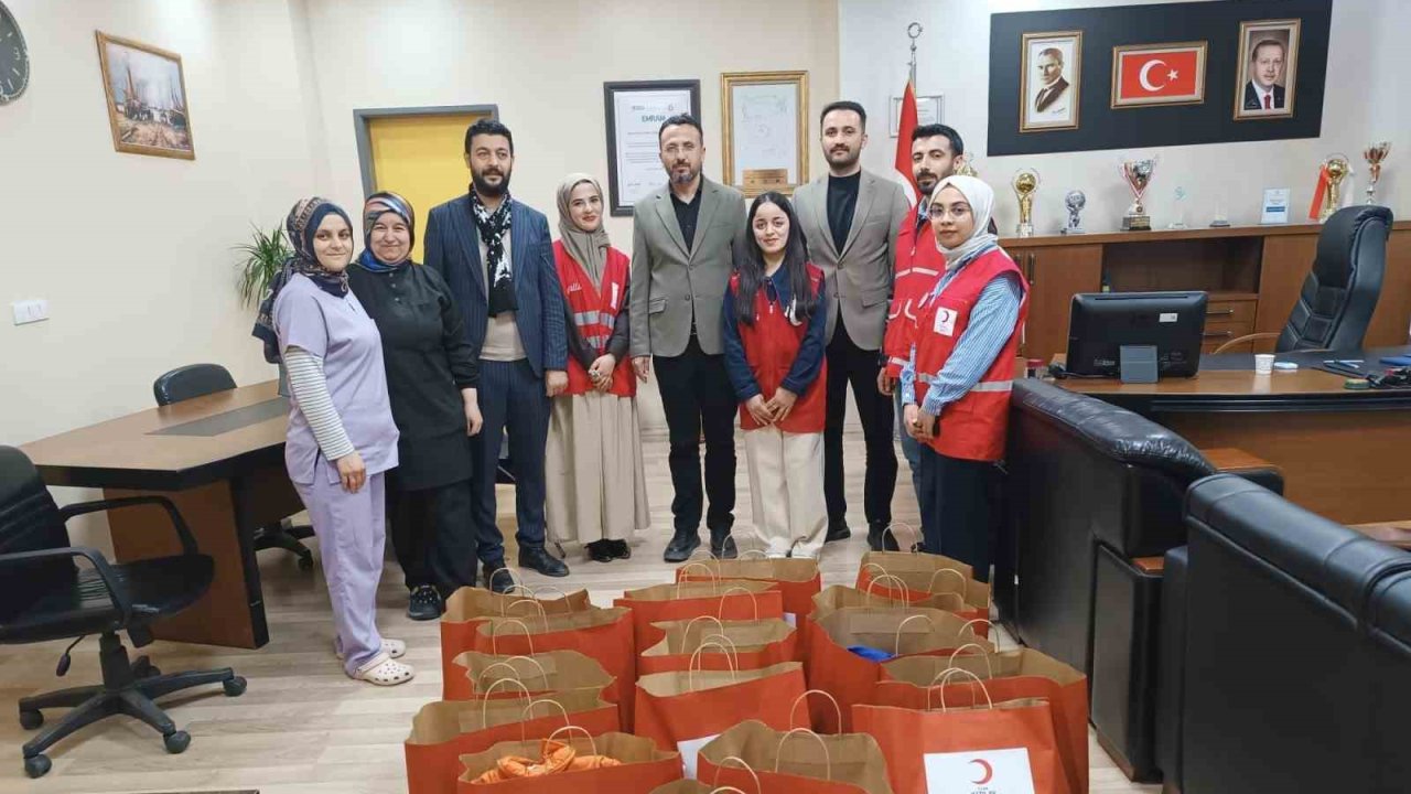 Kızılay heyetinden anlamlı hastane ziyareti