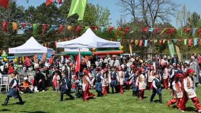 Kocasinan’da bayram havasında geleneksel değerlerle renklenen çocuk şenliği