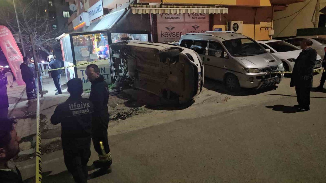 Kontrolden çıkan hafif ticari araç markete daldı: 2 yaralı