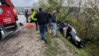 Kontrolden çıkan otomobil şarampole savruldu: 2 yaralı