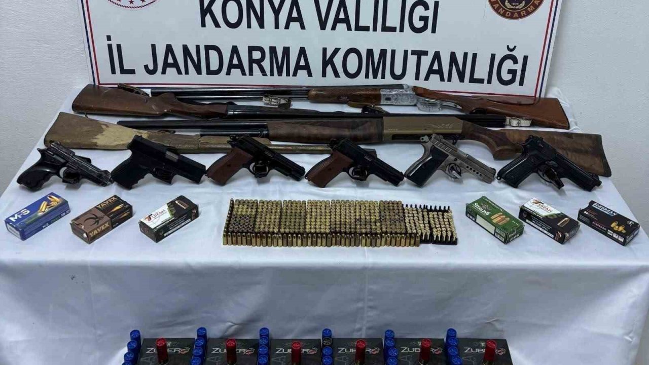 Konya’da jandarma çok sayıda silah ve silah parçası ele geçirdi: 3 tutuklama