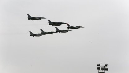 Konya’da SOLOTÜRK ve Türk Yıldızları’ndan öğrencilere 23 Nisan gösterisi