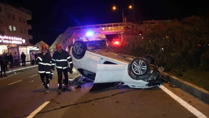 Köpeğe çarpmamak için manevra yapınca takla attı: 2 yaralı