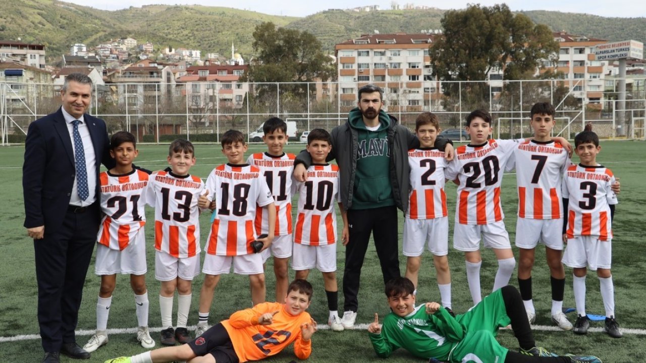 Körfez’de 23 Nisan futbol turnuvasının şampiyonu Atatürk Ortaokulu oldu