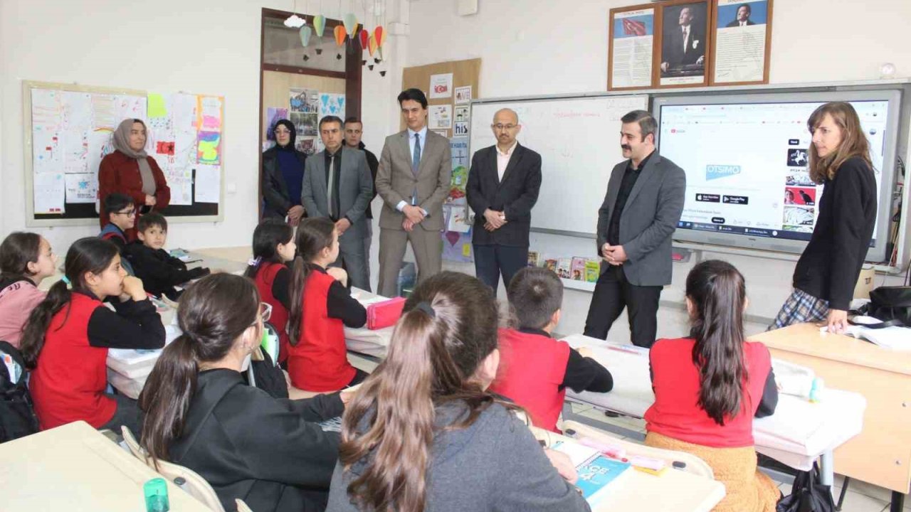 Köyceğiz Kaymakamı Kumcu, öğrencilerle bir aray geldi