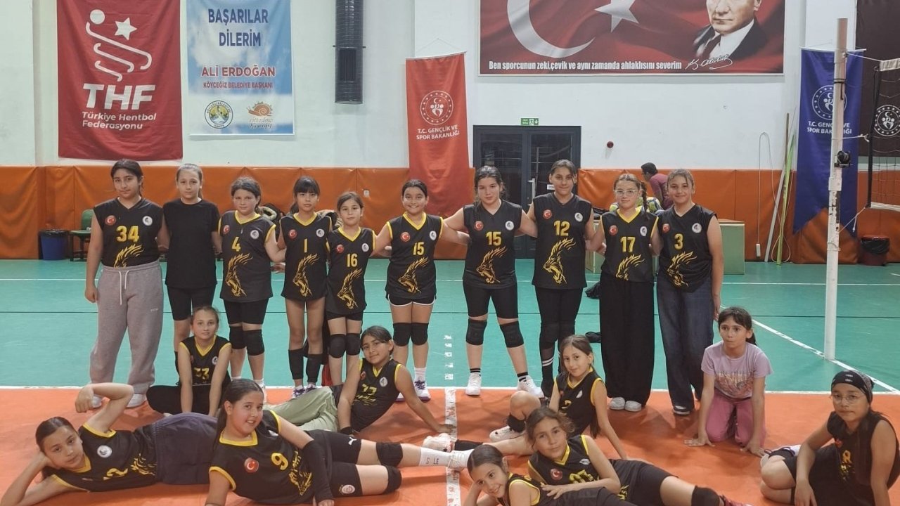 Köyceğiz voleybol takımında minik kaptanlar yetişiyor