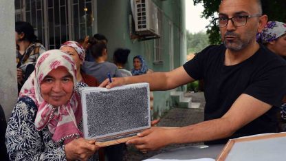 Köyceğiz’de 98 üreticiye İpekböceği larvası dağıtıldı