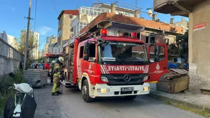 Küçükçekmece’de iki katlı binada çıkan yangın söndürüldü