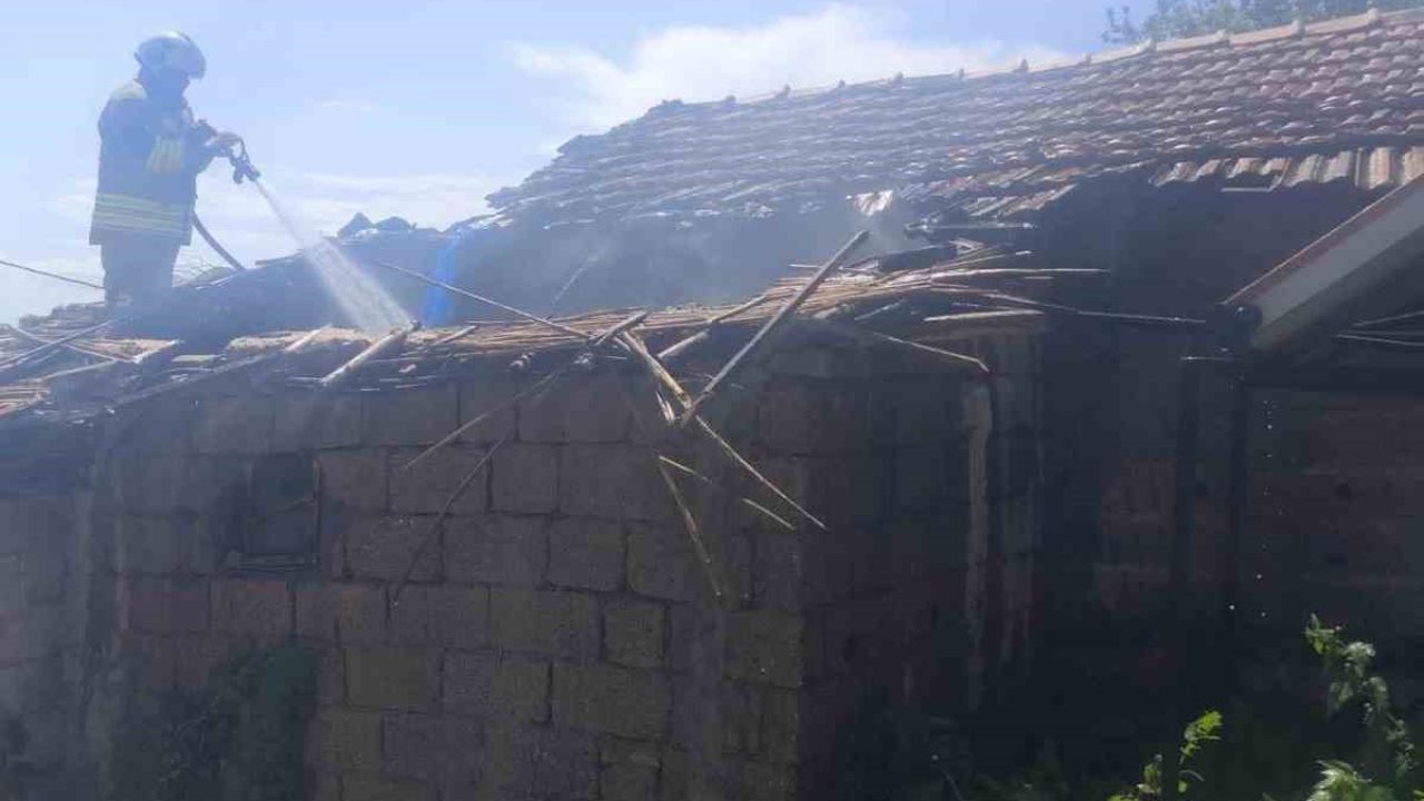 Kumlu’da müstakil ev yangını