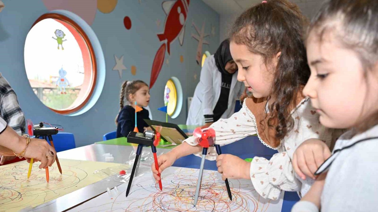 Kur’an kursunun minik öğrencilerinden Robotik Kodlama Şenliği