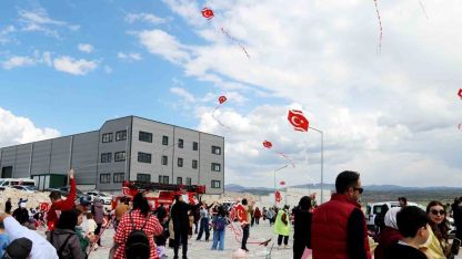 Kütahya OSB’de uçurtmalar gökyüzünü renklendirdi