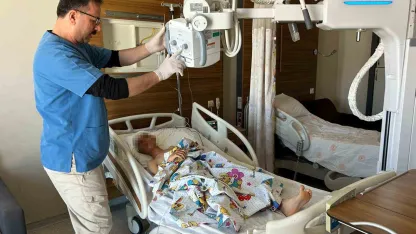 Kuzeninin öldüğünden habersiz iyileşeceği günü bekliyor