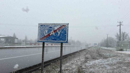 Lapa lapa yağan kar ilçeyi beyaza bürüdü