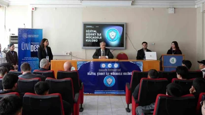 Lise öğrencilerine dijital farkındalık semineri düzenlendi