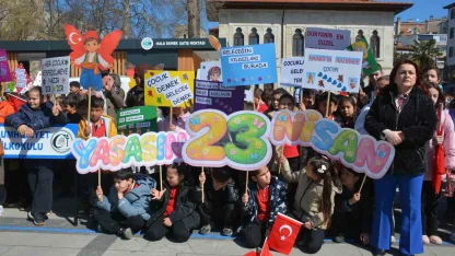 "Maarifin Kalbinde Çocuk"  kortej yürüyüşü