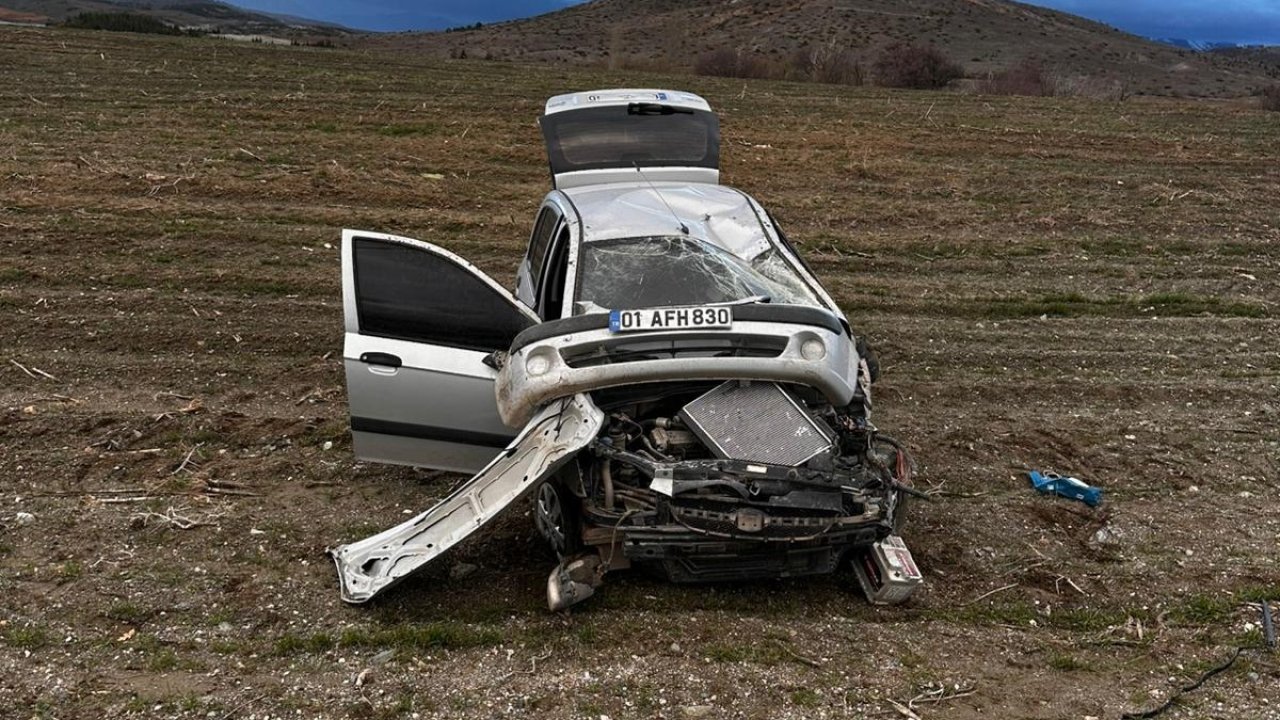 Malatya’da aydınlatma direğine çarpan araç takla attı: 3 yaralı