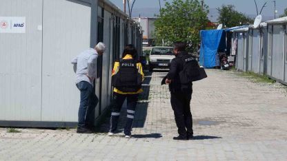 Malatya’da kendini konteynere kilitleyen genç polisi alarma geçirdi