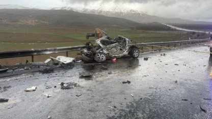 Malatya’da tır ile otomobil kafa kafaya çarpıştı: 3 ölü, 1 yaralı