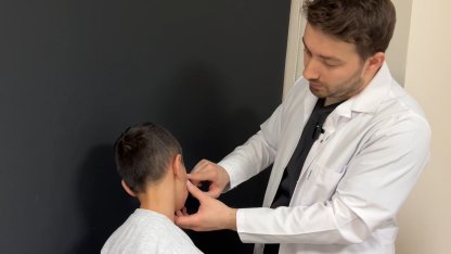 Malazgirt’te ağır yaralanan çocuk mikrocerrahiyle sağlığına kavuştu