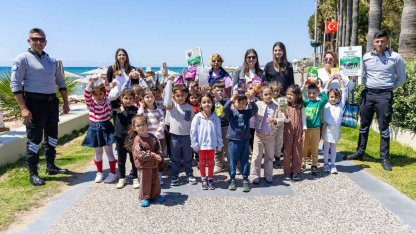 Manavgatlı minikler can dostları için sahada