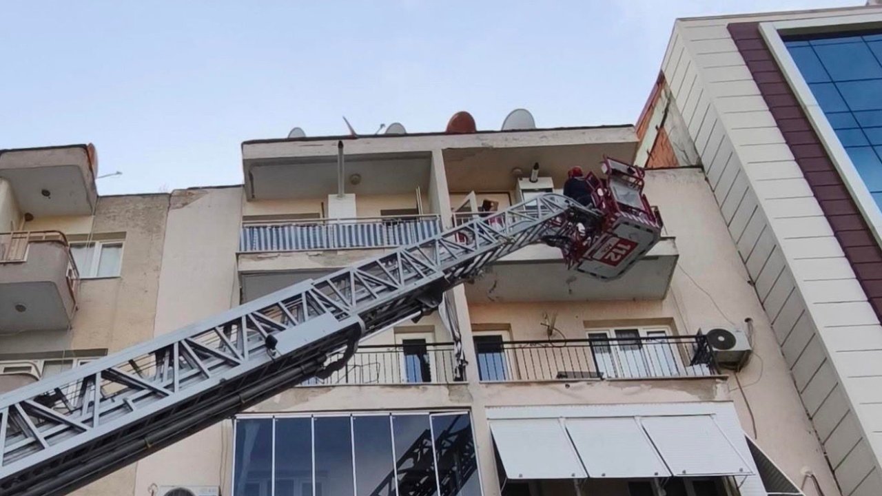 Manisa’da çamaşır makinesinden çıkan yangın paniğe neden oldu