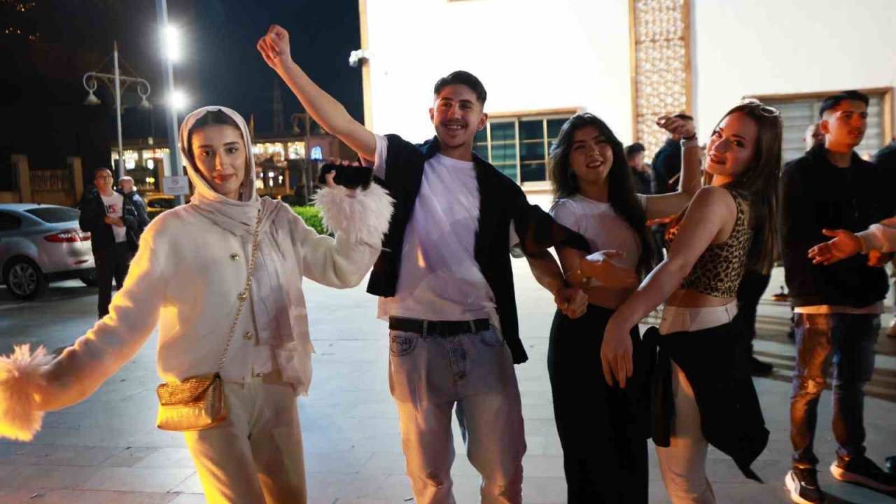 Manisalı Romanlar günlerini kutladı