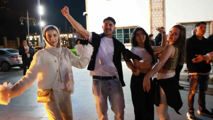 Manisalı Romanlar günlerini kutladı