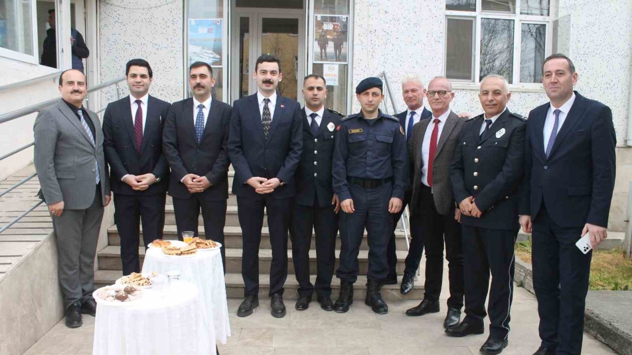Manyas’ta polis haftası kapsamında pasta kesildi