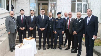 Manyas’ta polis haftası kapsamında pasta kesildi
