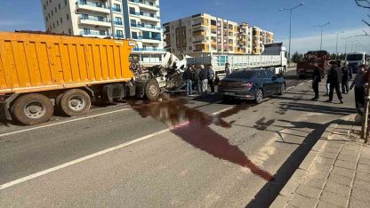 Mardin’de kamyon ile tır çarpıştı: 1 yaralı